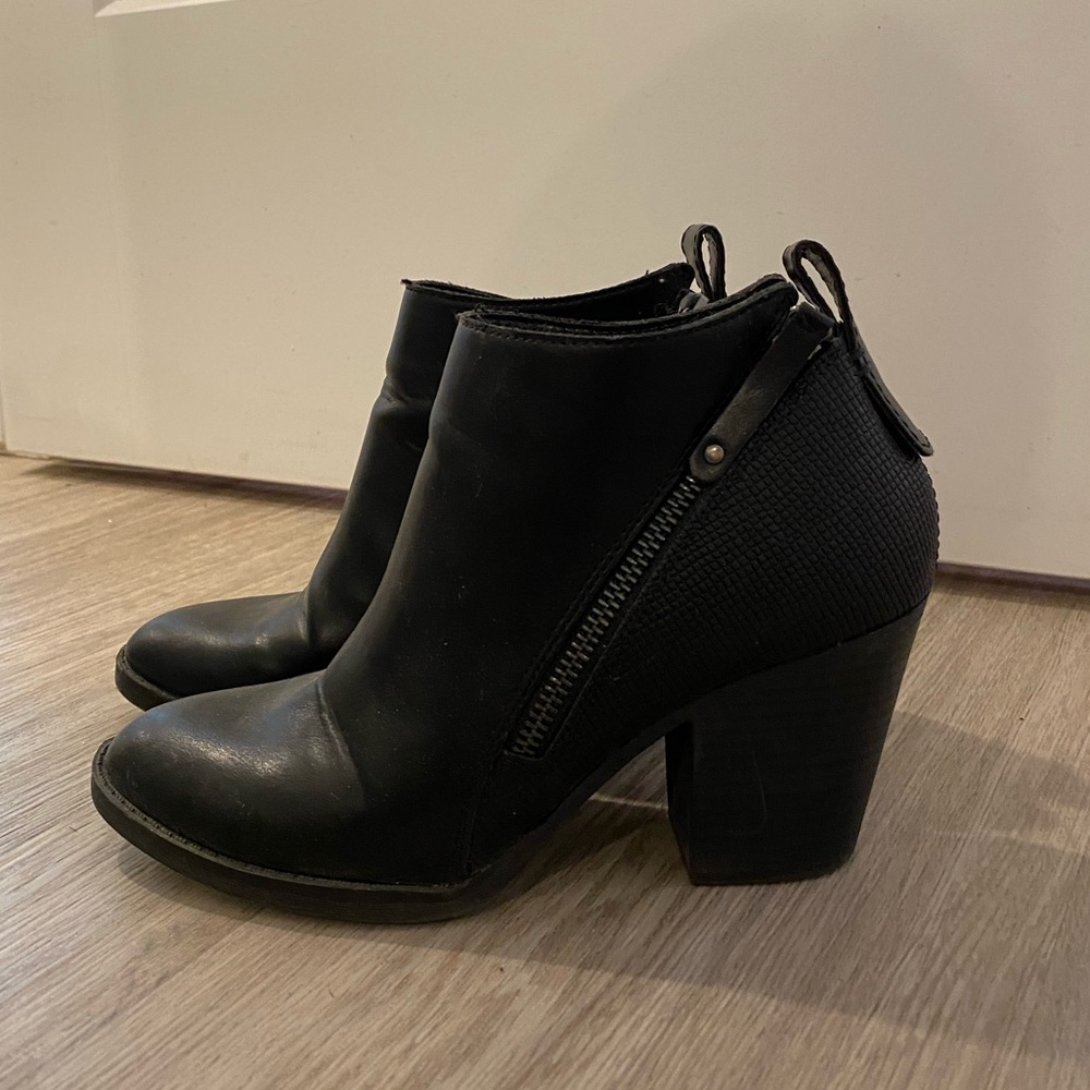 Lexi & Abbie | Black Heeled Booties with side zipper | Size 7